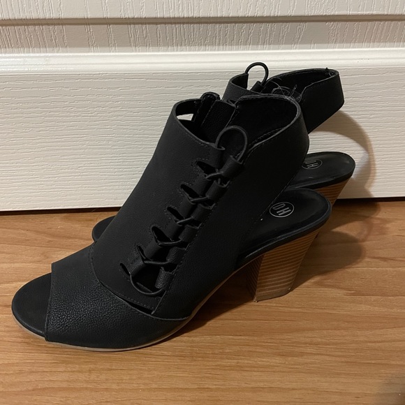 Peekaboo toe heels - woman’s size 9 🤩 (3/15) - Picture 3 of 4